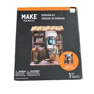 Make Market Diorama Kit Magic shop Puzzle 3D Halloween Spooky Books NEW $40